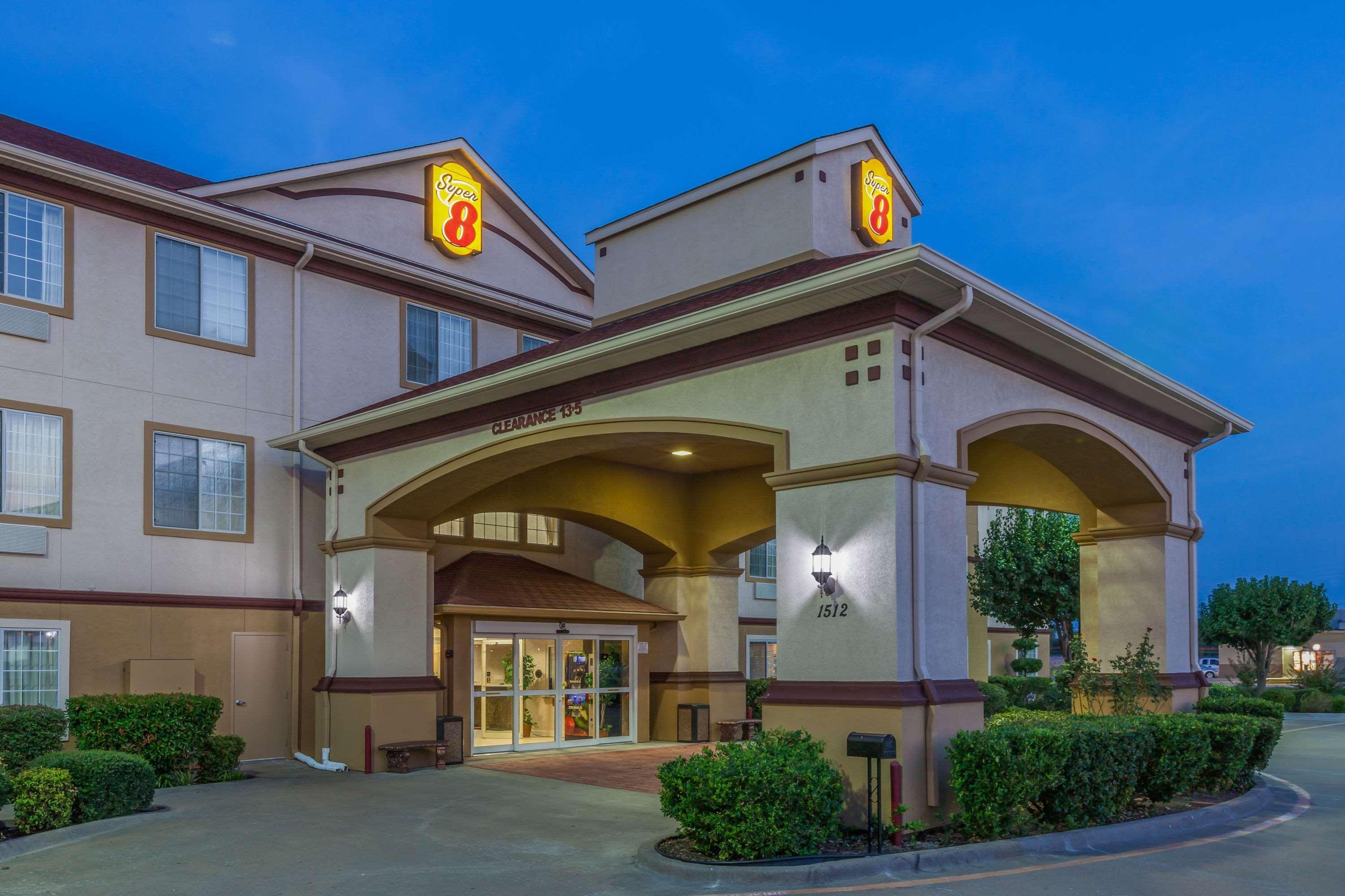 Super 8 By Wyndham Hillsboro Tx Hotel Exterior photo