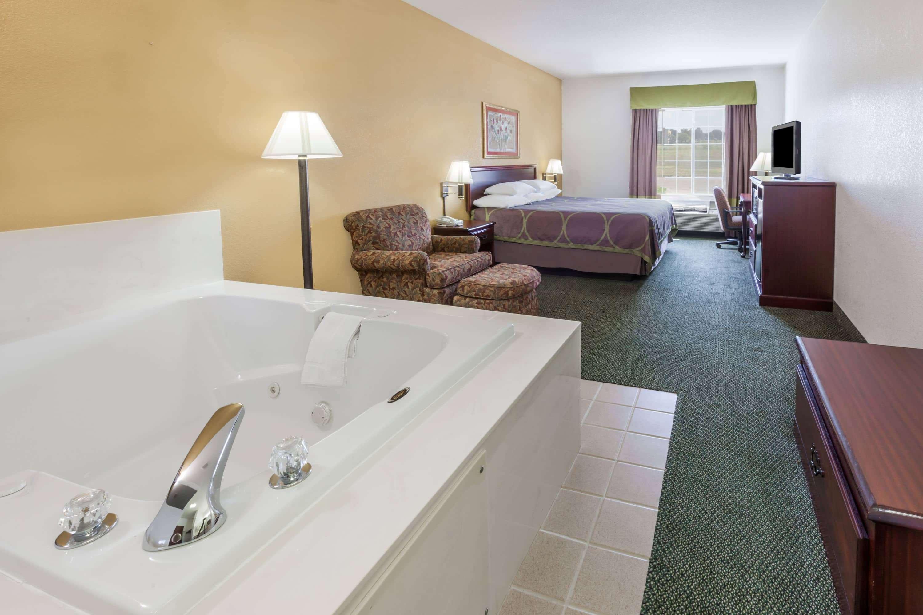 Super 8 By Wyndham Hillsboro Tx Hotel Exterior photo
