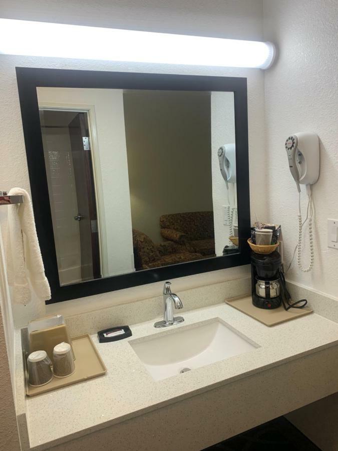 Super 8 By Wyndham Hillsboro Tx Hotel Exterior photo